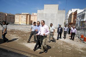 El alcalde visita las obras en Barrio Alto.x,au