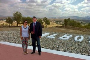 Alcalde y edil de Urbanismo en el nuevo helipuerto.e;clip:rect(