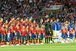 España lo tiene todo a favor menos la presión que será toda para ellos.tyle>.apqj{position