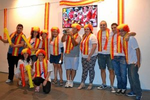 La alcaldesa de Viator con concejales y asociados preparando la fiesta.tyle>.apqj{position