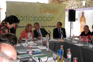 María Jesús Serrano, Federico Mayor Zaragoza y el alcalde de Laujar, Emilio Romero.tyle>.a