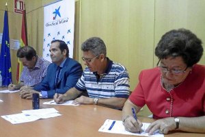 Instante de la firma de acuerdo entre las distintas entidades.e