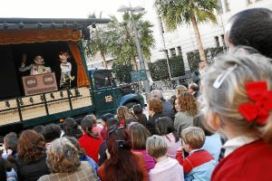 Con ‘Titiritaina’, Axioma viajó al germen de la representación escénica. tyle>.apqj{positi