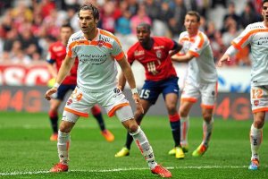 Aquí tienen al central que aparece en la agenda del Almería.e;c