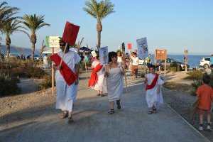 Los romanos desfilaron por el sendero Puerta Verde.e;clip:rect(