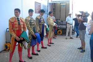 José Cabrera mira hacia la puerta que conduce a la arena, mientras sus compañeros van llegando al Pa