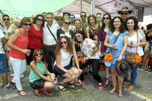 Los empleados municipales reponen fuerzas en la Feria del Mediodíatyle>.apqj{position:abso