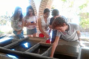 Alumnos en el lavadero de Canjáyaro,4