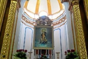 cuadro colocado delante de la imagen durante los meses que dure la restauración.  tyle>.ap