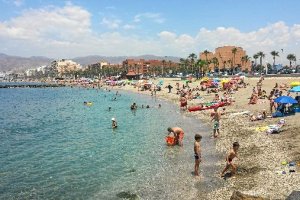 La playa de nueva almería presentaba este gran ambiente en la mañana de ayer sábado.tyle>.