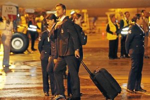 España regresó a Curitiba con un pie fuera del Mundial.e;clip:r