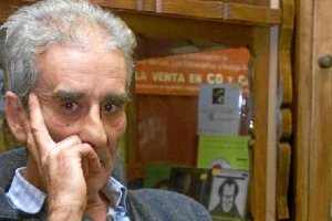 El autor madrileño está encuadrado dentro del grupo de los novísimos.tyle>.apqj{position:a