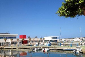 Edificio del Puerto de Roquetas.o,469