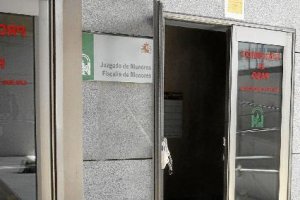 Entrada al Juzgado de Menores de Almería.x,auto