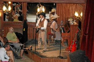 Fiesta en el ‘saloon’ celebrada en Tabernas en la última edición del AWFF.tyle>.apqj{posit