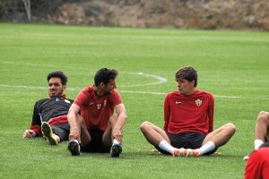 Antonio Marín, con Joaquín y Gianfranco en La Vega.e;clip:rect(