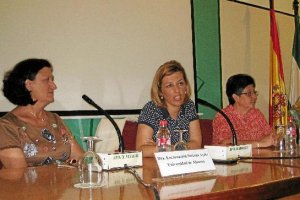 La delegada del Gobierno, Sonia Ferrer, inauguró el curso.e;cli