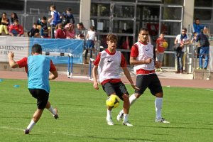 Antonio Marín con la pelota en el campo Anexo.x