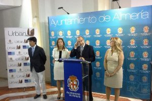 Manuel Guzmán, Ana Martínez Labella, el alcalde Luis Rogelio Rodríguez-Comendador, y Pilar Ortega.</