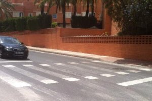 Paso de peatones punteado en una calle roquetera.e;clip:rect(46