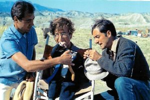 Lennon en el centro, bromea junto a José A. Sánchez y Luis G. Matilla en Almería. tyle>.ap