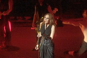 Mónica Naranjo, durante su actuación en Roquetas.e;clip:rect(46