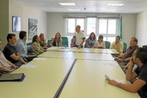 Reunión de farmacéuticos locales en el Ayuntamientoe;clip:rect(