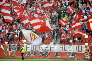 La afición del Sporting sueña con el ascenso.x,
