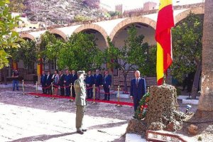 Acto de homenaje a los caídos, esta mañana en el Cuartel de la Misericordiatyle>.apqj{posi