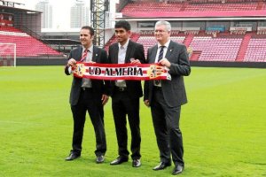 Teerasil Dangda, en su presentación en Tailandia.e;clip:rect(46