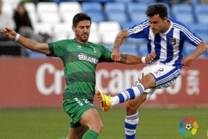 Raúl Navas apunta a la Real Sociedad.