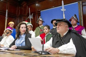 Foto de familia de organizadores y participantes de la recreación, ayer  en Diputación.tyl