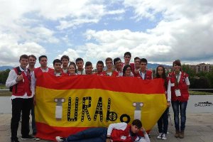 Los miembros del equipo Turabot alfa, en Pamplona.e;clip:rect(4