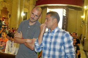 Francisco hablando con el general Fernando Soriano.e;clip:rect(