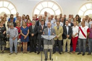 Gabriel Amat, presidente de la Diputación, interviene ante los alcaldes.tyle>.apqj{positio