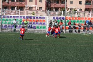 Alumnos de la Escuela deportiva de fútbol en Las Salinas.e;clip