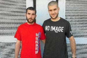 El portero con su hermano.o,469px);}<