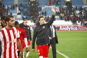 Óscar Díaz parece que no renovará en el Almería.e;clip:rect(469