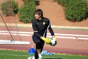 Julián Cuesta espera noticias del Sevilla con el que tiene contrato.tyle>.apqj{position:ab