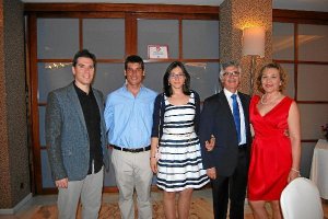 José Pascual Torres, acudió a la cena en  Vita Gran Hotel Almería, acompañado por su esposa e hijos.