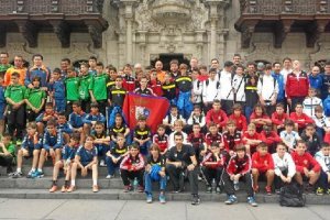 Foto de familia con el resto de equipos.x,auto,