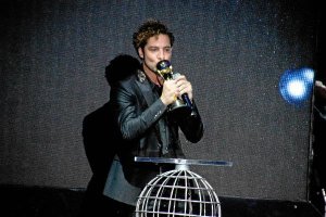 Bisbal recogió su galardón en una gala en Mónaco. e;clip:rect(4
