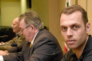 Carlos Carreño se va a Cai Teruel.o,4