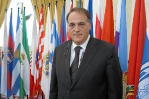 Javier Tebas sigue apostando por un fútbol limpio.e;clip:rect(4