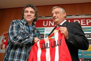 Ni Juanma Lillo pudo evitar el tiro de Alfonso.