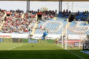 Rubén volando por el cielo del Mediterráneo en un Almería-Rayo.
