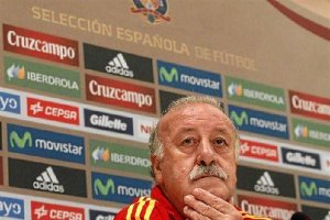 Vicente del Bosque tiene claro que ahora España es tema prioritario.tyle>.apqj{position:ab