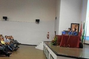 Empresarios almerienses ayer en la biblioteca Villaespesae;clip