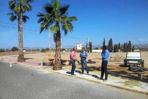 El alclade supervisa las obras. o,469