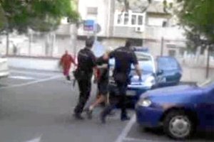 Imagen del arresto captada por un testigox,auto